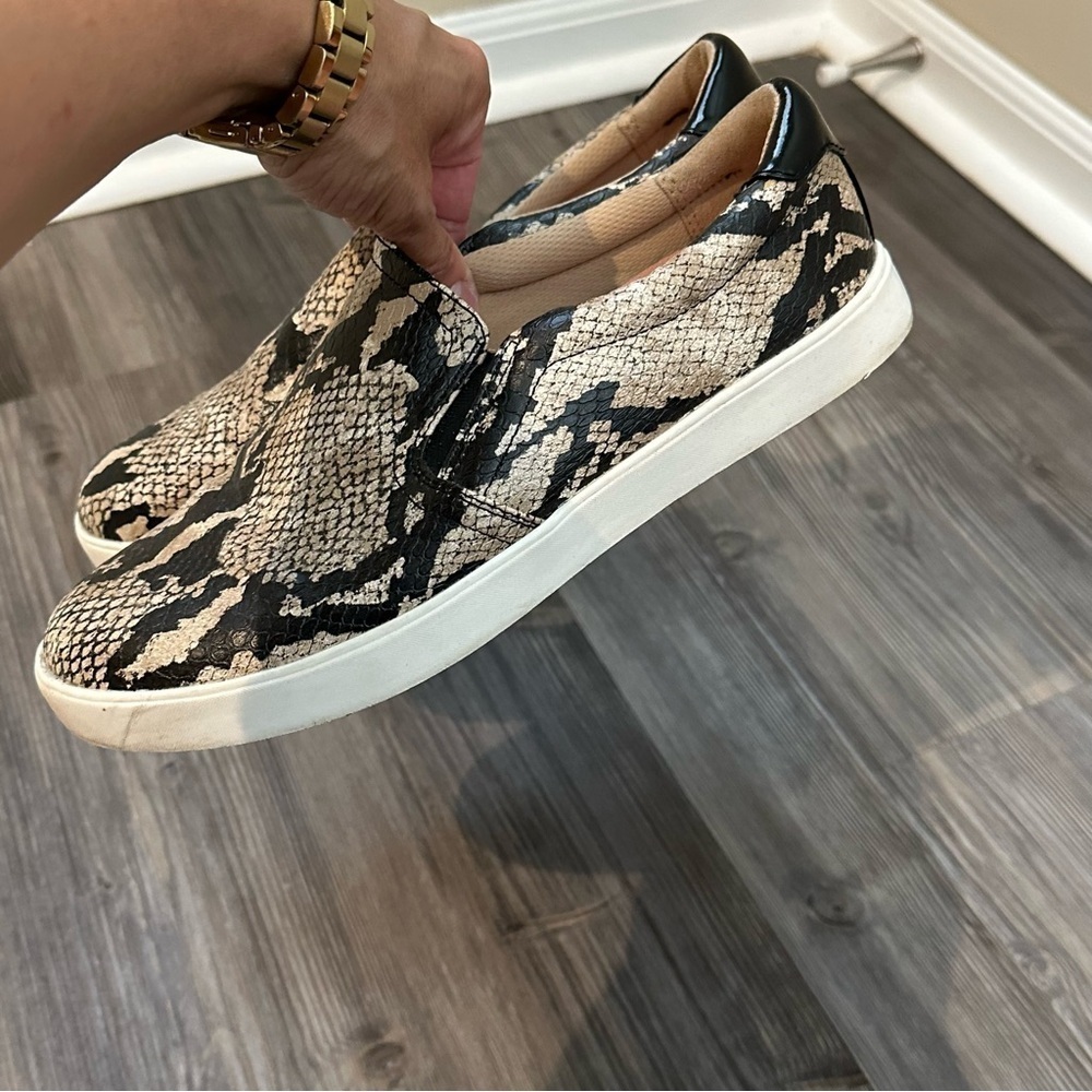 DR. SCHOLL'S Comfort Madison Animal Print Slip On Flats Sneakers Size 8 - Picture 6 of 12